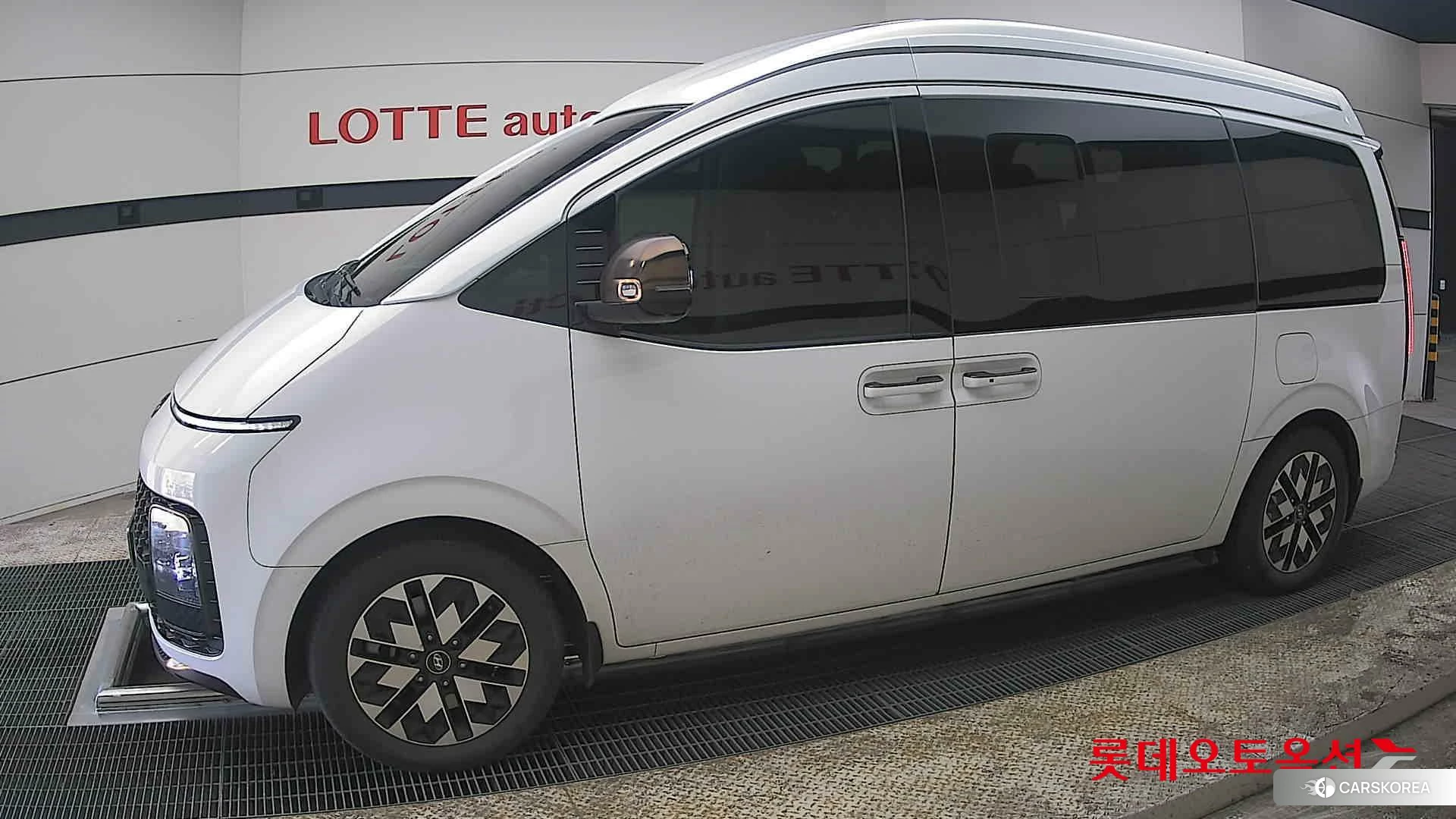 Hyundai STARIA LOUNGE Limousine 2023 Белый из Кореи, фото 3