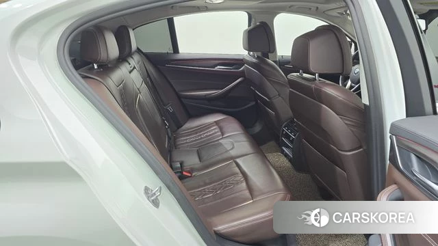 BMW 5 Series (G30) 2018 Белый из Кореи, фото 3
