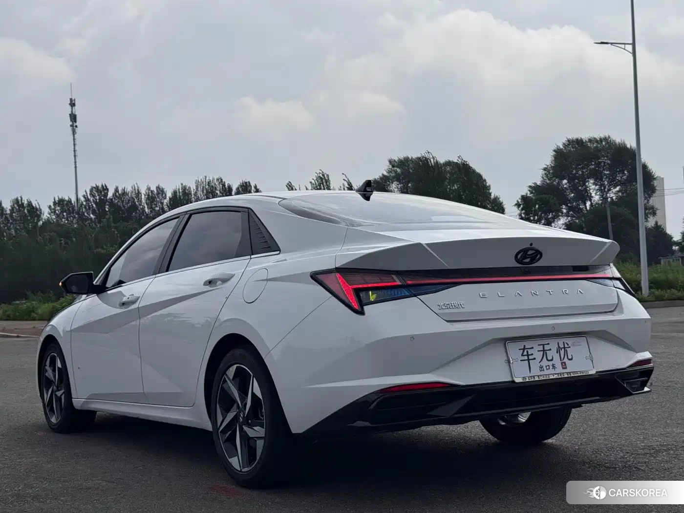 Hyundai Elantra 2023 Белый из Китая, фото 3