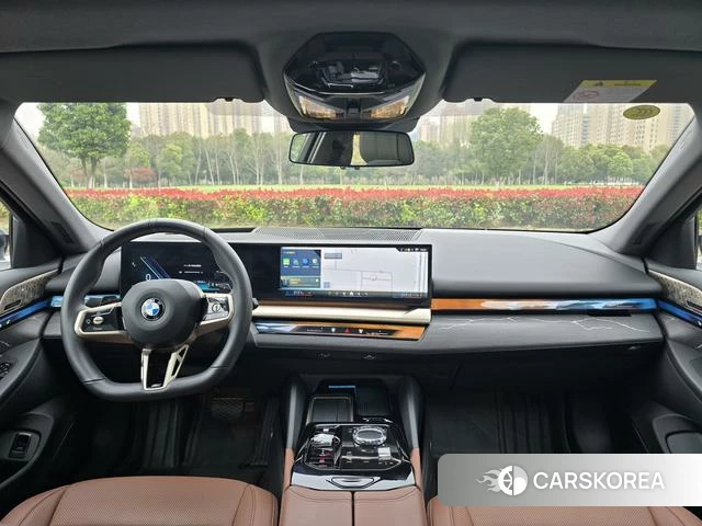 BMW 5 series 2025 Черный из Китая, фото 3