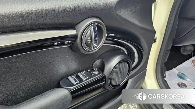 Mini Cooper Convertible 2022 Жемчужный цвет из Кореи, фото 3