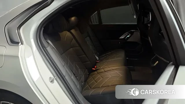 BMW 7 Series (G70) 2025 Белый из Кореи, фото 3