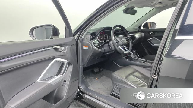 Audi Q3 (F3) 2023 Черный из Кореи, фото 3