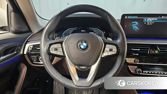 BMW 5 Series (G30) 2023 Белый из Кореи, фото 3