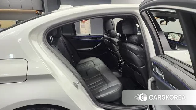 BMW 5 Series (G30) 2023 Белый из Кореи, фото 3