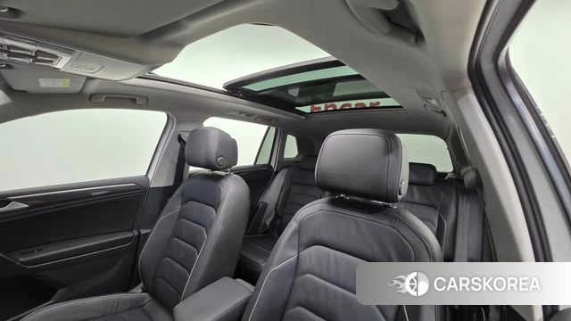 Volkswagen Tiguan second Generation 2023 Белый из Кореи, фото 3