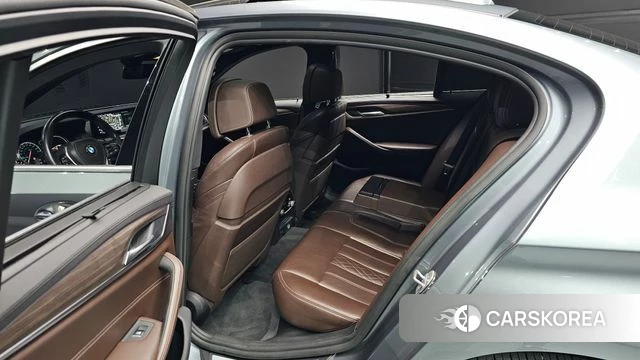 BMW 5 Series (G30) 2018 Серый из Кореи, фото 3