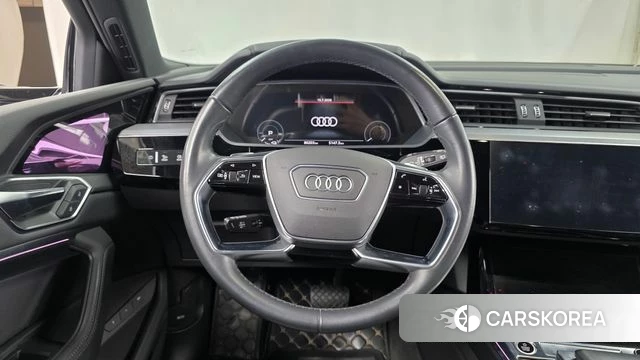 Audi e-Tron 2021 Черный из Кореи, фото 3
