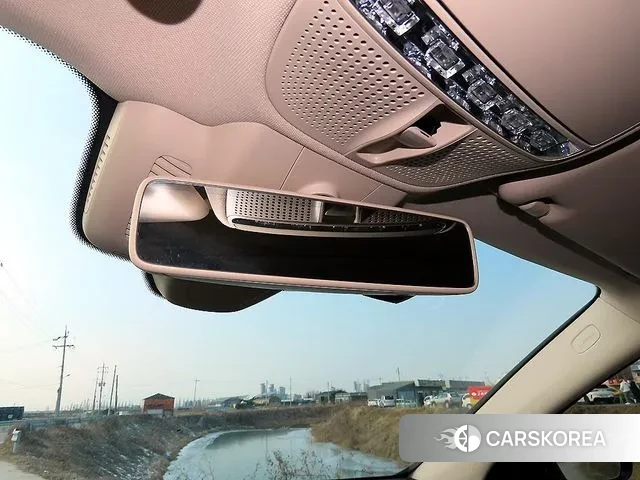 Mercedes-Benz E-Class W213 2018 Серебряный из Кореи, фото 3