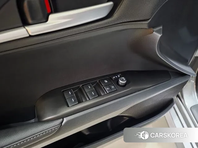 Toyota Camry (XV80) 2025 Песочный из Кореи, фото 3