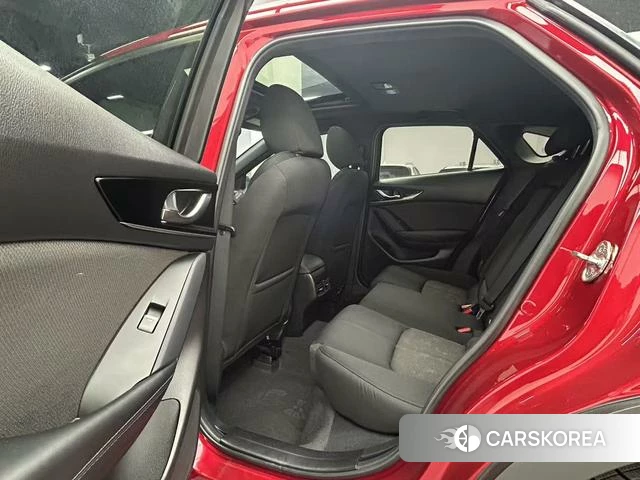 Mazda CX-4 2023 Красный из Китая, фото 3