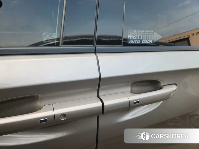 Buick GL8 2024 Шампань из Китая, фото 3