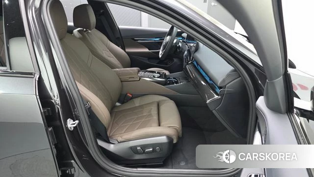 BMW 5 Series (G60) 2025 Серый из Кореи, фото 3