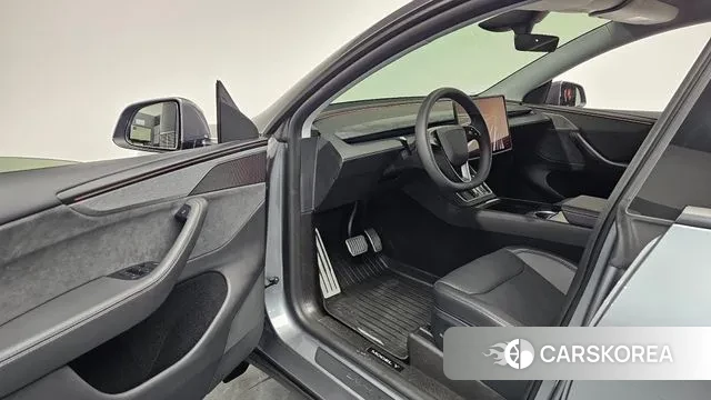 Tesla Model Y 2025 Серебряный из Кореи, фото 3