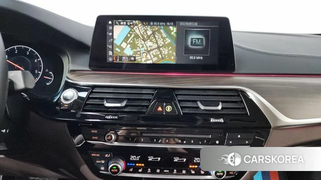 BMW 5 Series (G30) 2019 Серебристо-серый из Кореи, фото 3