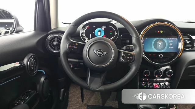 Mini Cooper 2024 Черный из Кореи, фото 3