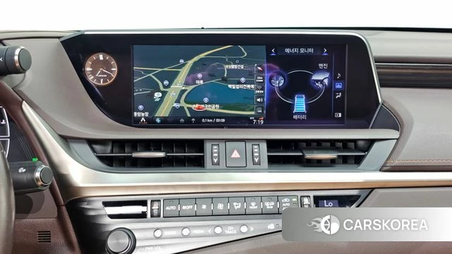 Lexus ES300h 7th generation 2020 Серебряный из Кореи, фото 3