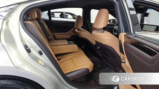 Lexus ES300h 7th generation 2018 Песочный из Кореи, фото 3