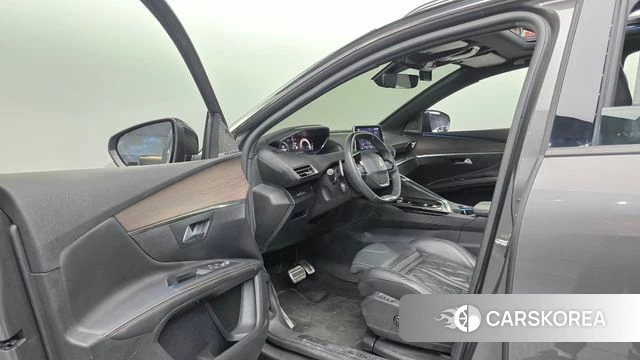 Peugeot 5008 second generation 2023 Серый из Кореи, фото 3