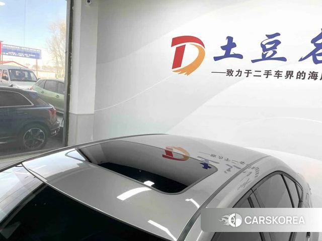 Toyota Corolla 2023 Серебристо-серый из Китая, фото 3