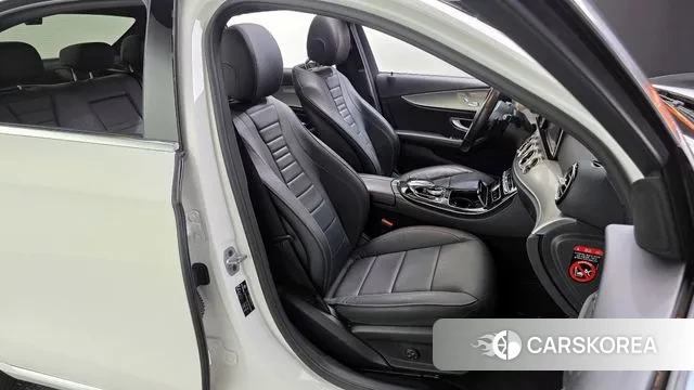 Mercedes-Benz E-Class W213 2018 Белый из Кореи, фото 3