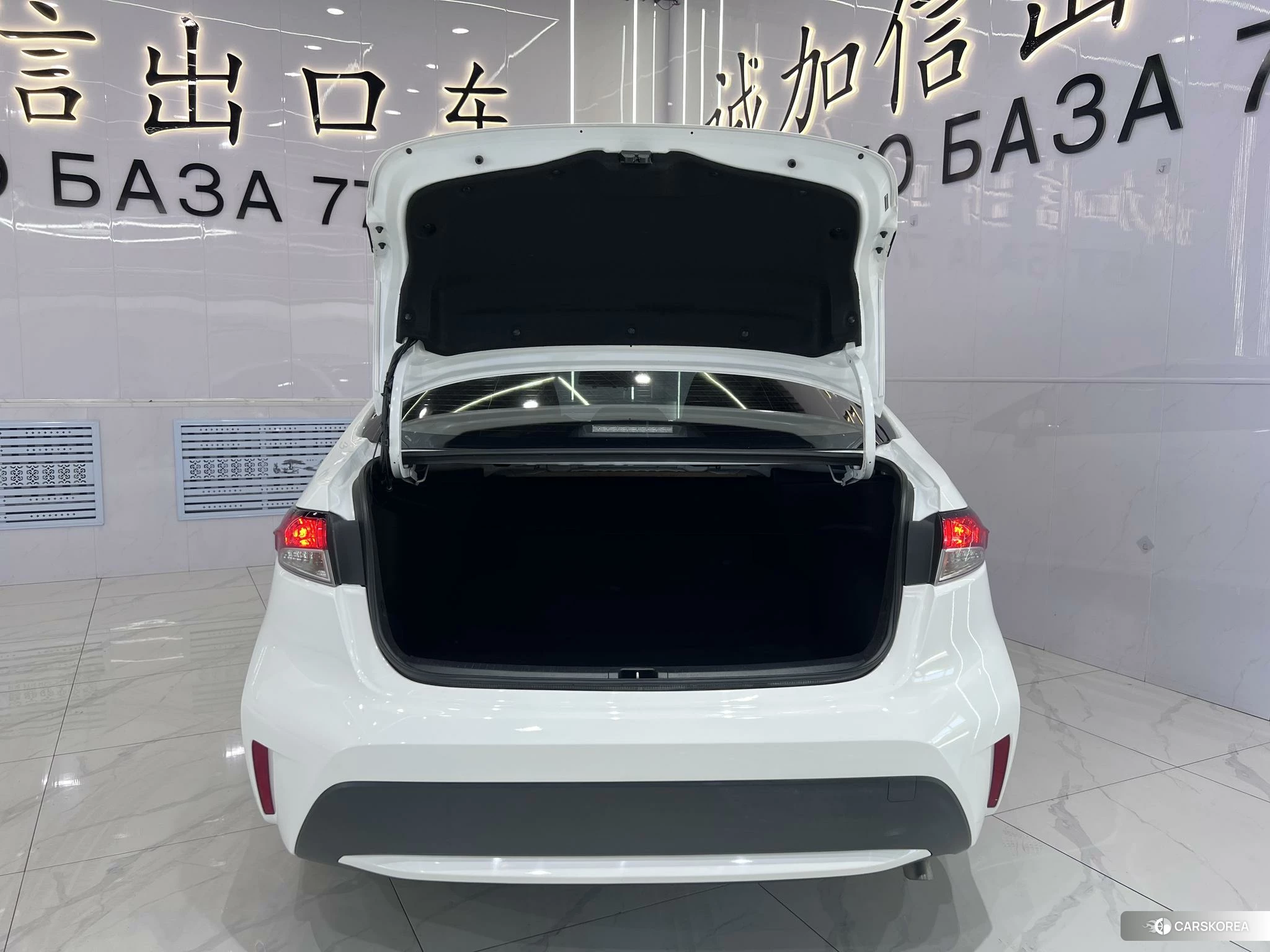 Toyota Levin 2021 Белый из Китая, фото 3