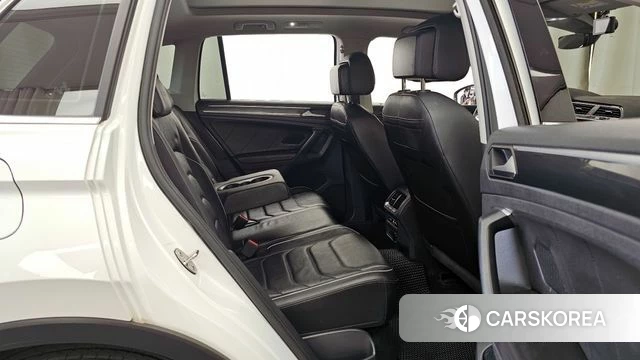 Volkswagen Tiguan second Generation 2023 Белый из Кореи, фото 3