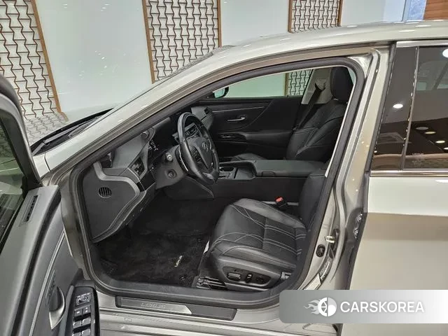 Lexus ES300h 7th generation 2023 Песочный из Кореи, фото 3