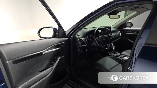 Kia Seltos 2021 Синий из Кореи, фото 3