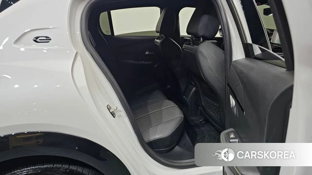 Peugeot e-208 second Generation 2022 Белый из Кореи, фото 3