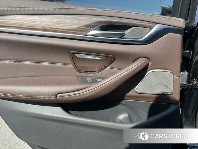 BMW 5 series 2023 Черный из Китая, фото 3