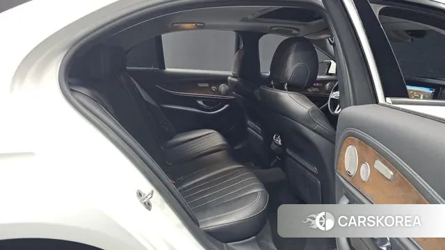 Mercedes-Benz E-Class W213 2018 Белый из Кореи, фото 3