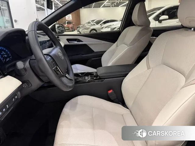 Toyota Camry (XV80) 2025 Серебряный из Кореи, фото 3