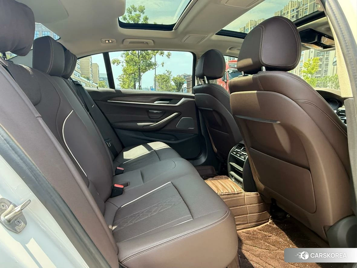 BMW 5 series 2022 Белый из Китая, фото 3