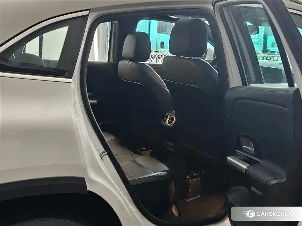 Mercedes-Benz GLA 2023 Белый из Китая, фото 3