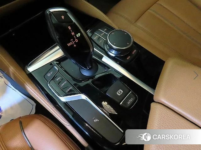 BMW 5 Series (G30) 2018 Белый из Кореи, фото 3