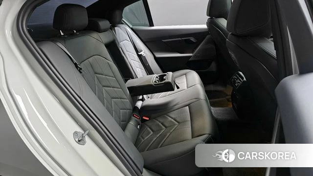 BMW 5 Series (G60) 2024 Белый из Кореи, фото 3