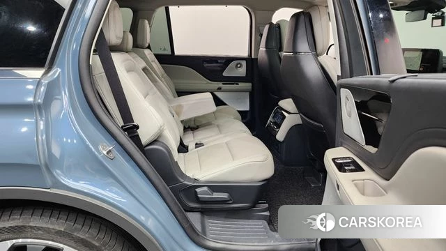 Lincoln Aviator 2nd generation 2025 Светло-серебряный цвет из Кореи, фото 3