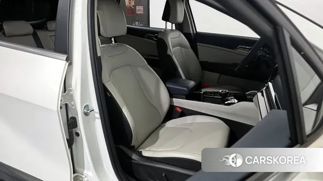 Kia Sportage 5th Generation 2023 Белый из Кореи, фото 3