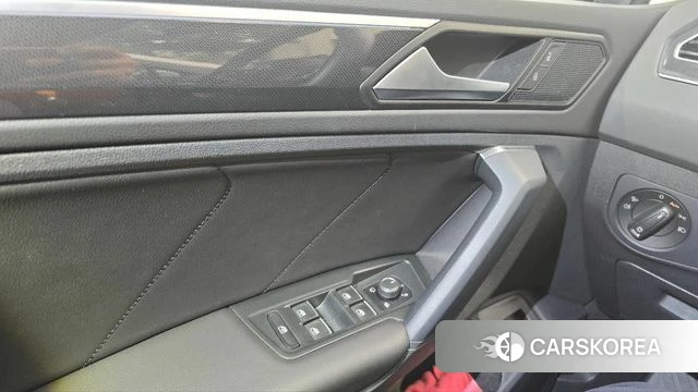 Volkswagen Tiguan second Generation 2024 Белый из Кореи, фото 3