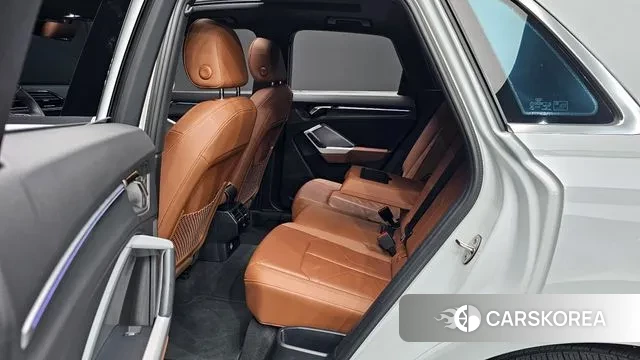 Audi Q3 (F3) 2022 Белый из Кореи, фото 3