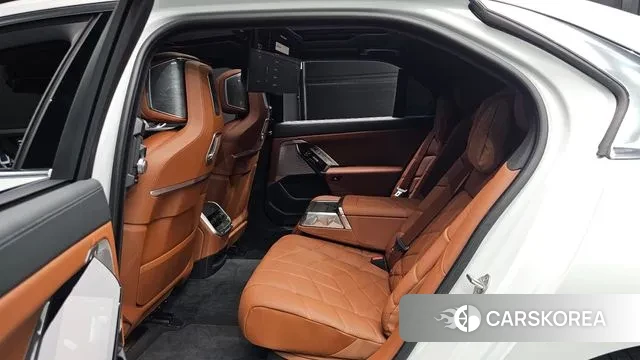 BMW 7 Series (G70) 2024 Белый из Кореи, фото 3