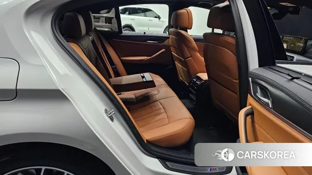 BMW 5 Series (G30) 2023 Белый из Кореи, фото 3