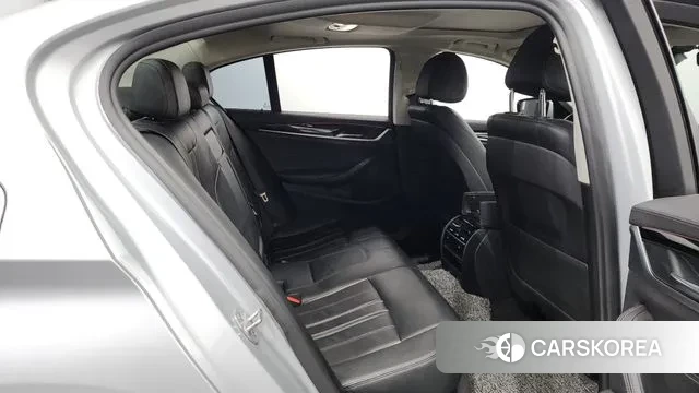 BMW 5 Series (G30) 2018 Серебряный из Кореи, фото 3