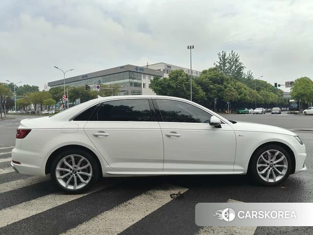 Audi A4L 2019 Белый из Китая, фото 3