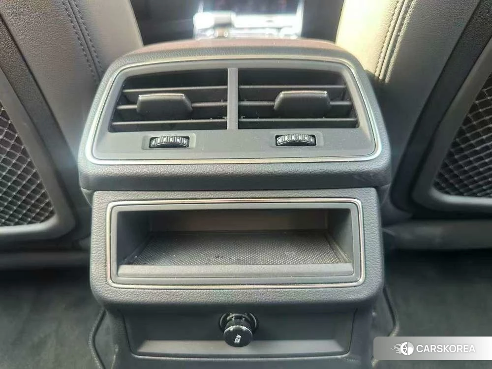 Audi A6 (import) 2023 Черный из Китая, фото 3
