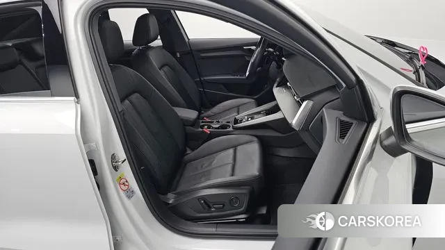 Audi A3 (8Y) 2024 Белый из Кореи, фото 3