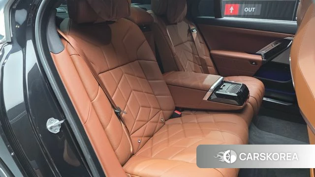 BMW 7 Series (G70) 2025 Черный из Кореи, фото 3