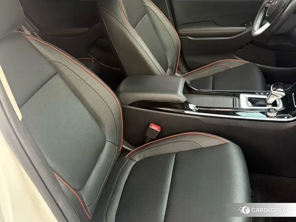 Kia Seltos 2023 Белый из Китая, фото 3