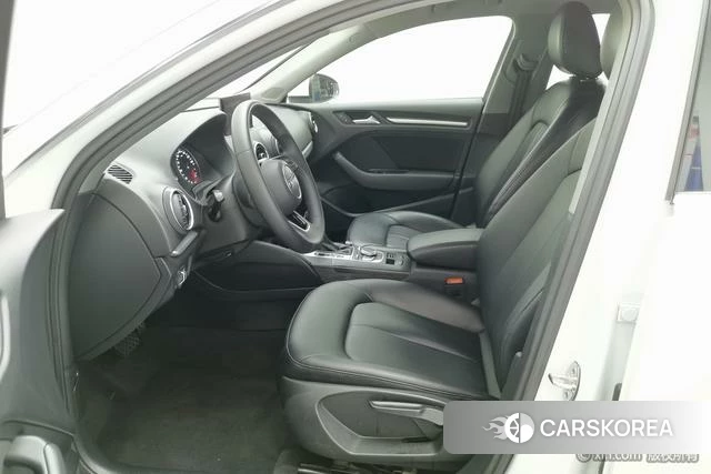 Audi A3 2019 Белый из Китая, фото 3